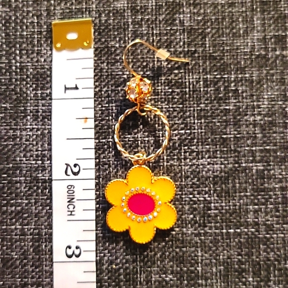 Betsey Johnson Flower Earrings,  NWOT - Picture 3 of 3